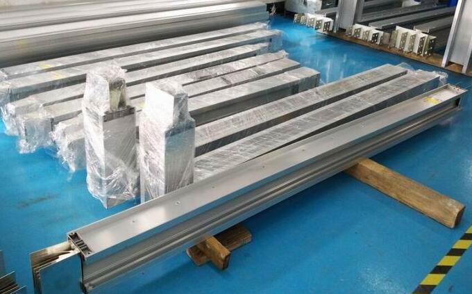 母線(xiàn)槽分類(lèi)對(duì)比，密集絕緣型與空氣絕緣型的不同